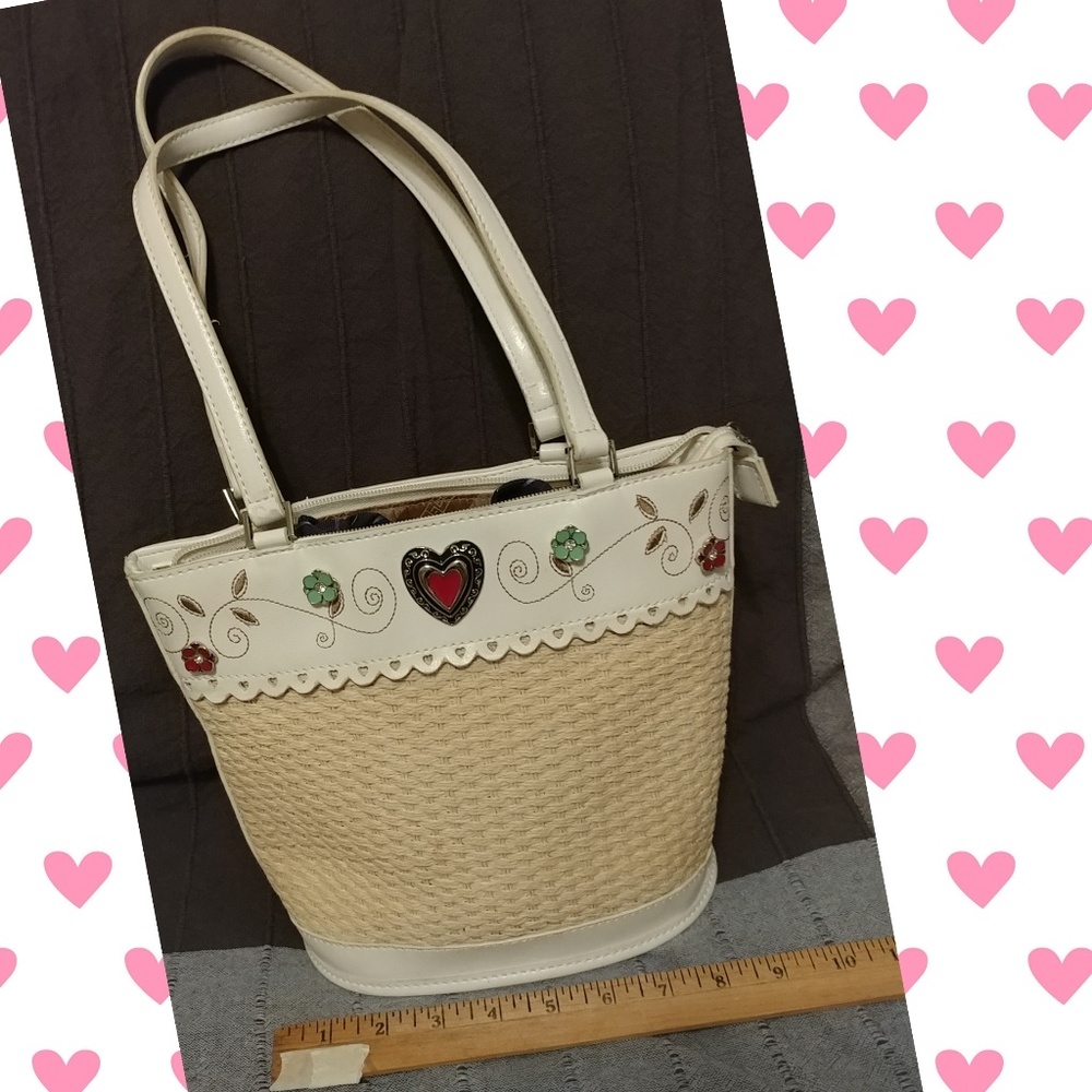 Nameless straw bag - zips closed & never used